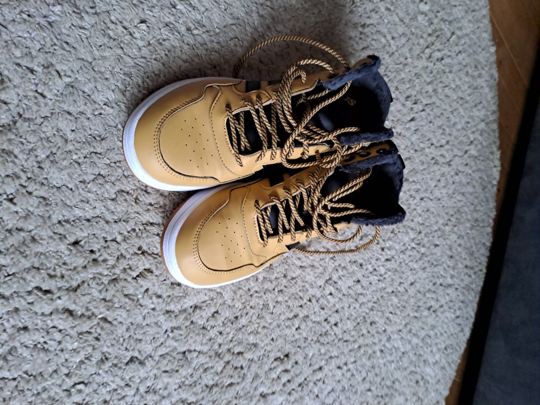 Adidas Scarpe da uomo: Adidas Sneaker mid – Usato da Engelberg venduto da ollinseaotter 1