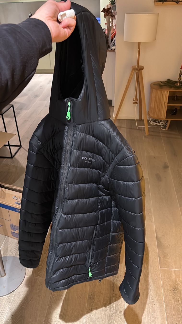 Giacche: KICK Sauber - Black Travel Jacket – Nuovo e nell'imballaggio originale da Wetzikon ZH venduto da mic_w7nz