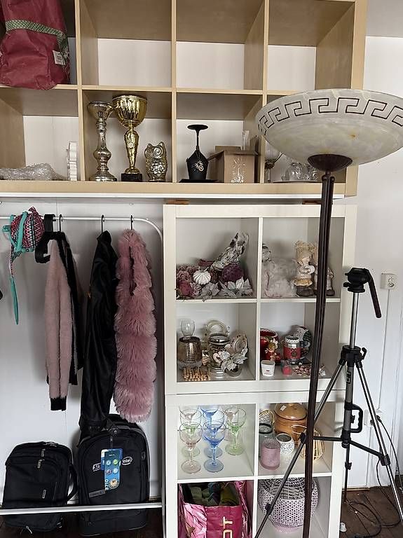 Garderobe: deko , kleider schuhe – Gebraucht aus Adligenswil von balboa5 1