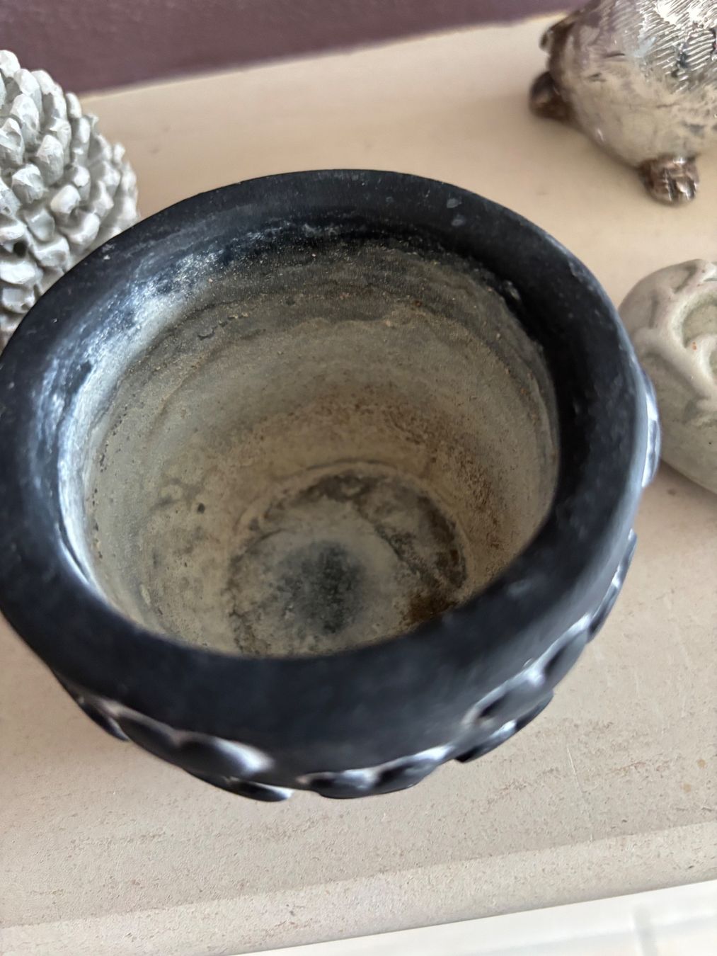 Vasi per fiori: Kleiner Cachepot mit Herzen Dunkelgrau Höhe 6 cm – Usato da Balsthal venduto da Uroby 1