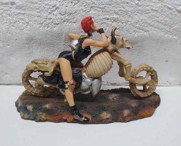 Sculture & Statue: GOTHIC BIKERFIGUR -Motorradfigur Veronese signiert – Usato da Prêles venduto da Podencogalgo 1
