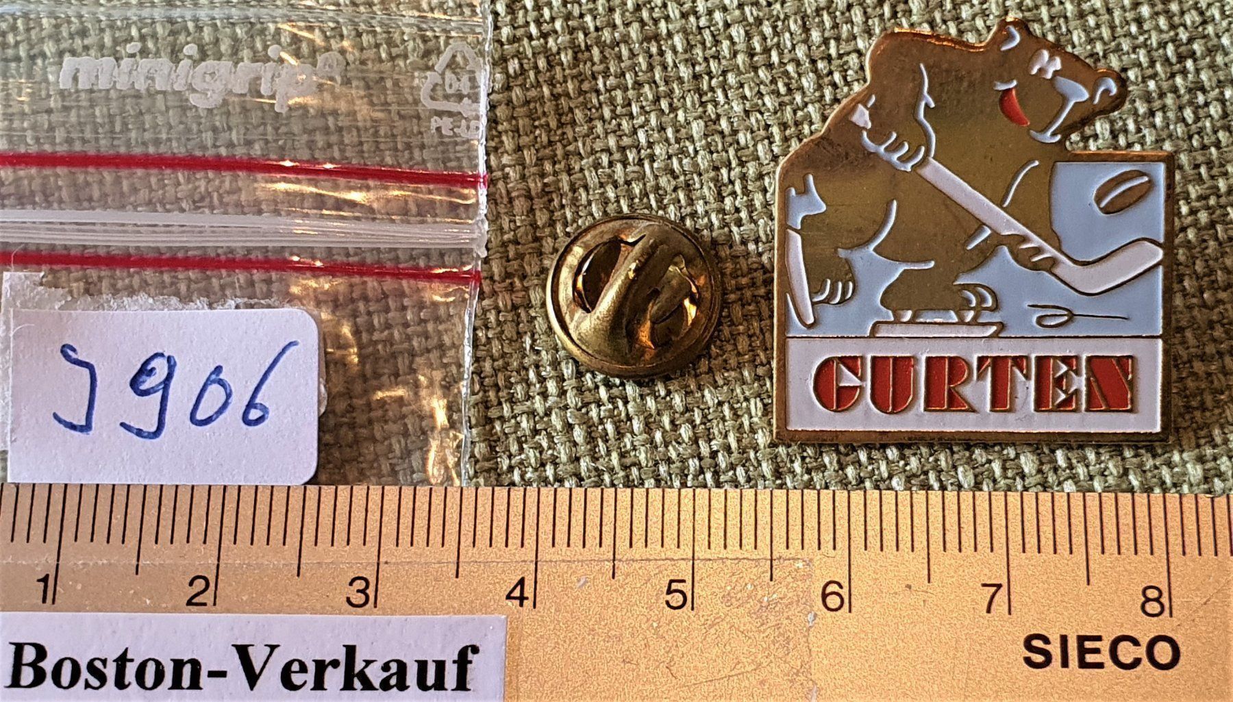 Plaketten & Abzeichen: J906 - Pin Gurten Bier Bär Eishockey – Gebraucht aus Reinach BL von Boston-Verkauf 1