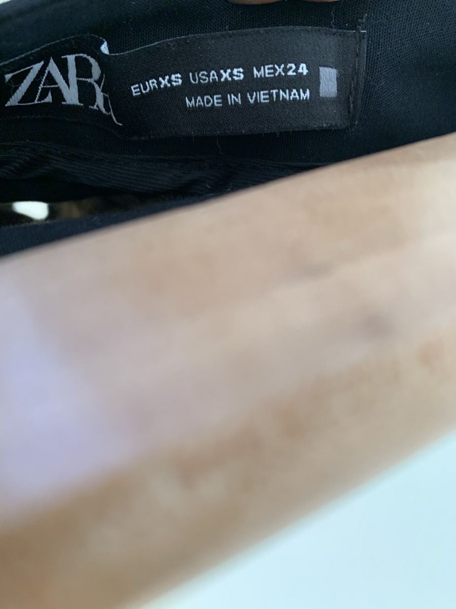 Zara Hosen: Short noir avec volant zara – Gebraucht aus Genève von rez_c6c6 2