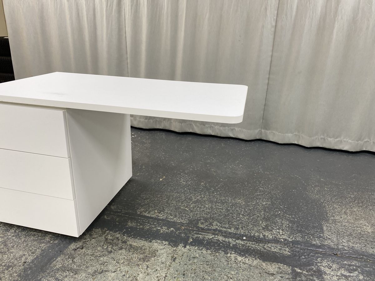 Bureaux: Schreibtisch  – D'occasion à Hägglingen par Karin0802 1