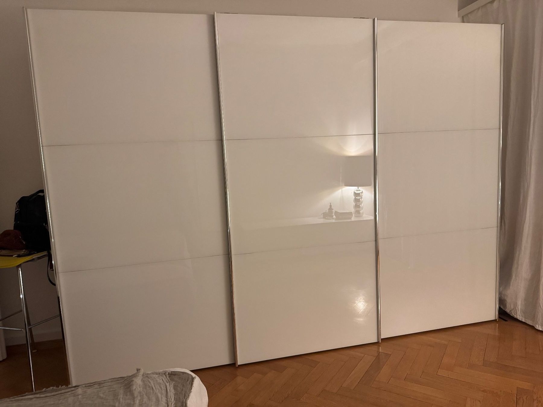 Jutzler Armadi: Schrank "Swiss Made" - Weiss Glasfront – Usato da Zürich venduto da Aufbruch13
