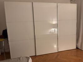 Schrank "Swiss Made" - Weiss Glasfront