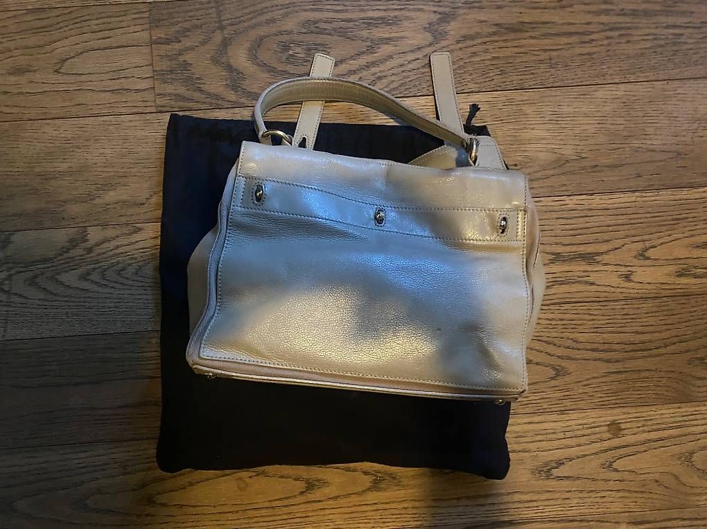 Saint Laurent Sacs femmes: Sac Yves Saint Laurent muse II – D'occasion à Hermance par joe_td6n 1