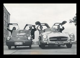 1956 MERCEDES 300 SL Flügeltürer & Spatz UNITED PRESS PHOTO
