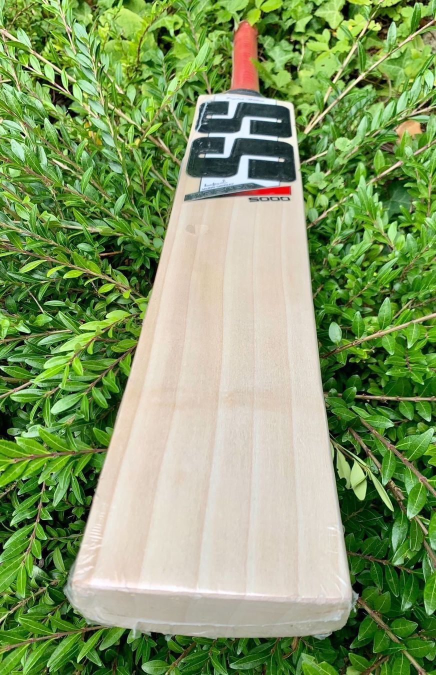 Articoli in legno: Cricket Bats SS Master 5000 SH – Nuovo e nell'imballaggio originale da Luzern venduto da ronymamuni 1