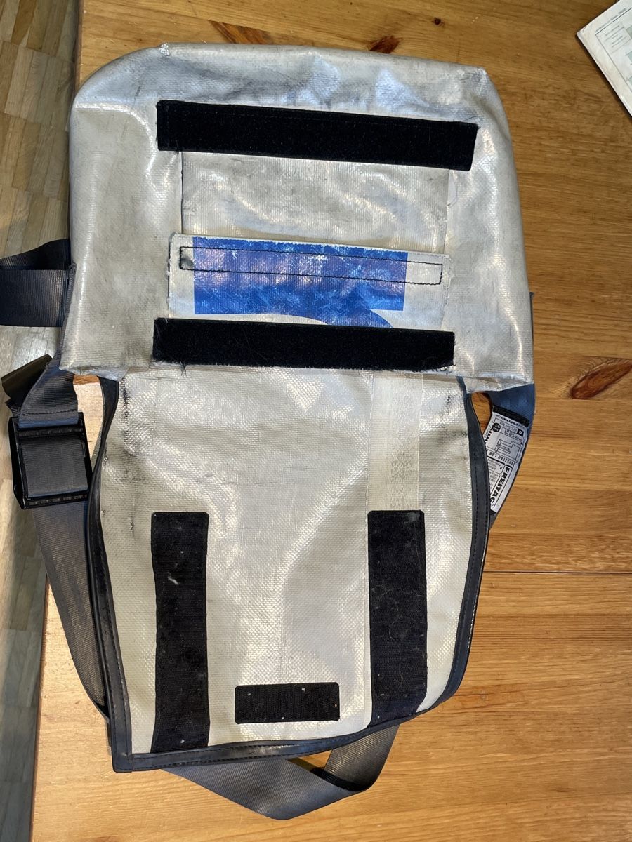 Freitag Borse: Freitag Umhänge Tasche – Usato da Uster venduto da emm_px8k 3