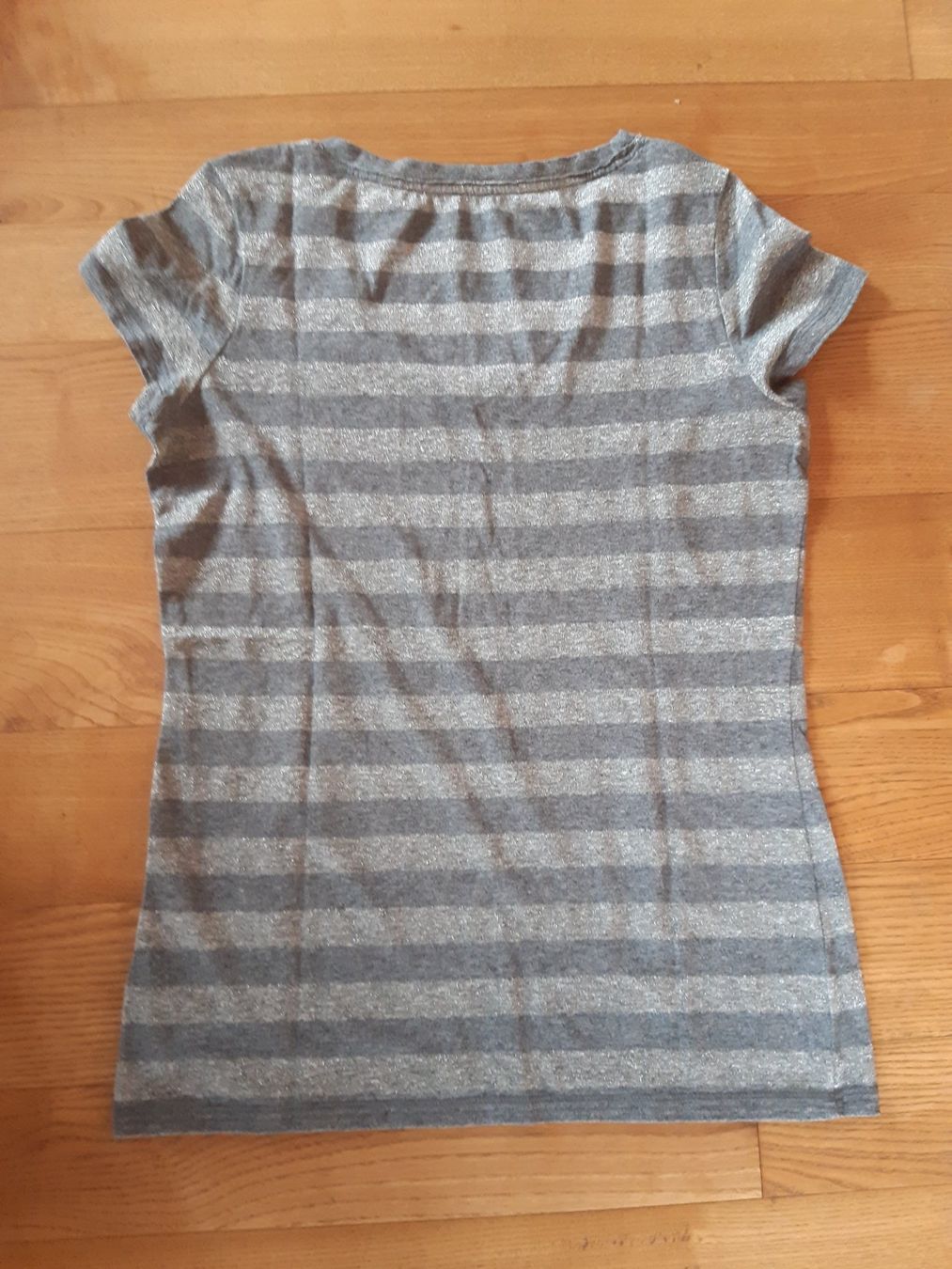 T-Shirts: grau silber gestreiftes T-Shirt, S – Gebraucht aus Schötz von irinananna 1