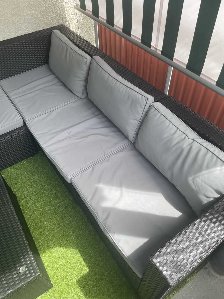 Divani: Gartensitzgruppe Rattan Sofa mit Hocker & Tisch – Usato da Bassersdorf venduto da Ketty93 2