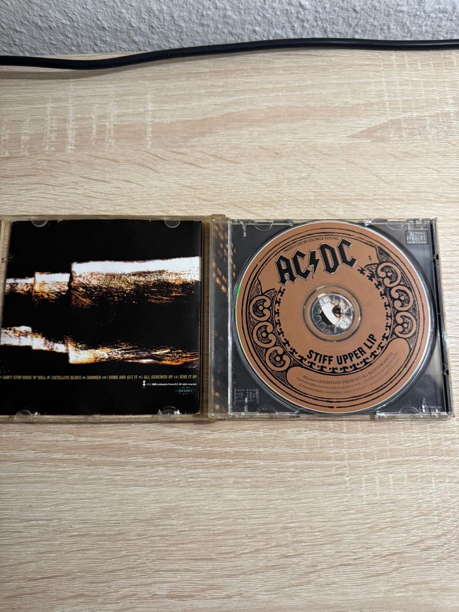 CD: AC DC Stiff Uper Lip Cd – Usato da Schübelbach venduto da Niki_Viki08 1