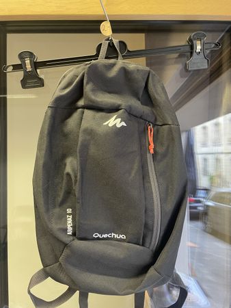 Sac à dos Quechua Arpenaz 10 litres noir bon état