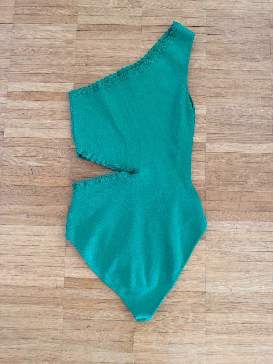 Maje Top: Maje Cut-out bodysuit – Usato da Zürich venduto da futurmutur 1