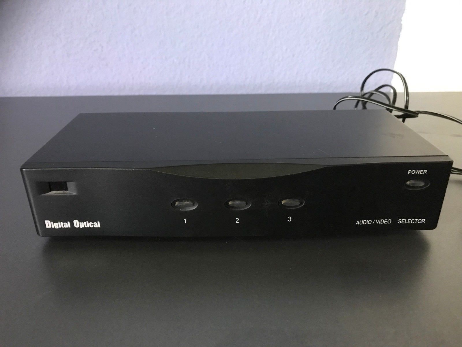 Monitore: DIGITAL OPTICAL-AUDIO VIDEO SELECTOR – Gebraucht aus St. Margarethen TG von Mac-PC