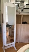 Schmuck Schrank mit Spiegel und Licht