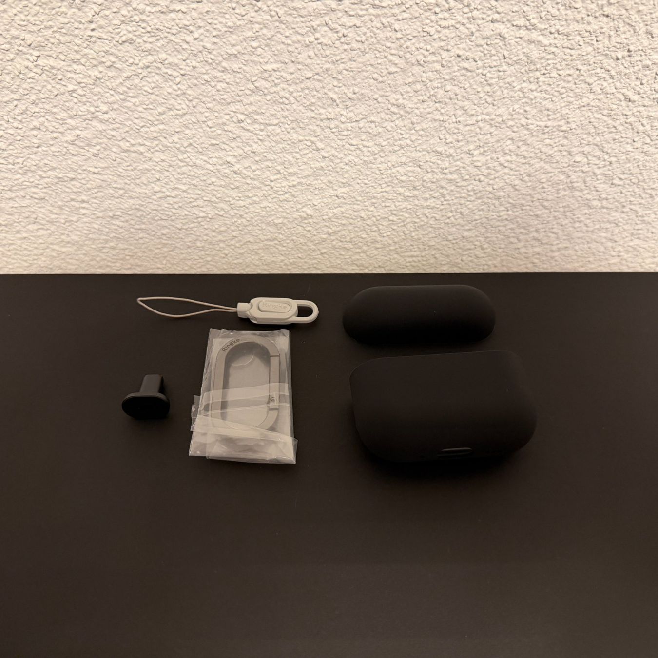 Cover & Protezioni schermo: Ringke | AirPods Pro 3 Case | Schwarz – Nuovo (secondo la descrizione) da Tägerwilen venduto da Skillet 1