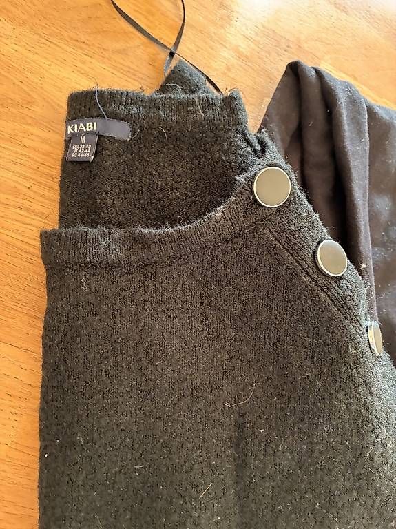 Lots de vêtements: Vêtements grossesse  – D'occasion à Chêne Bourg par jen_l2dl 1