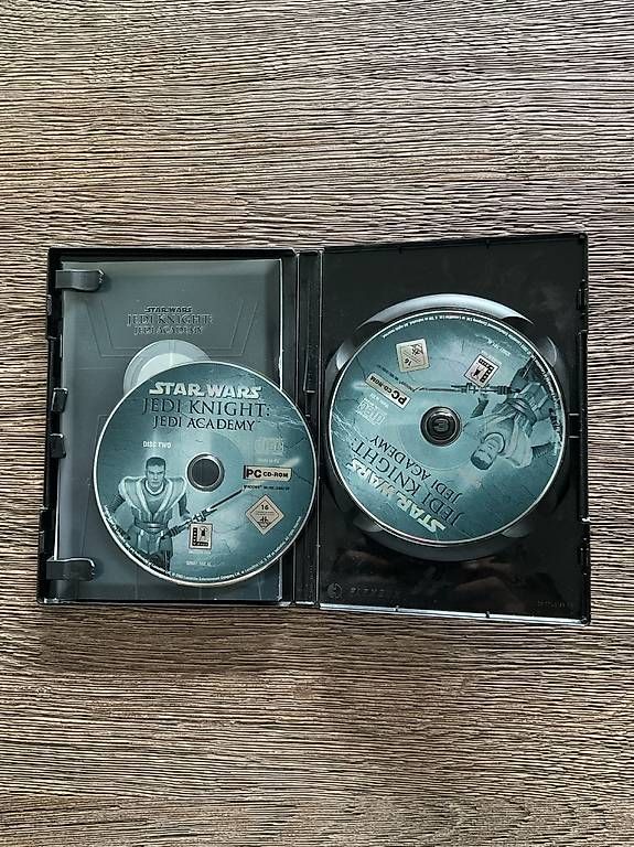 Spiele: Star Wars Jedi Knight: Jedi Academy  PC  Deutsche Version – Gebraucht aus Bülach von wei_w5tw 1
