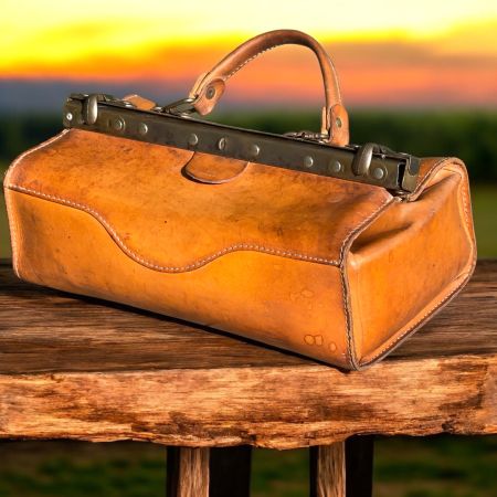 Vintage Ledertasche, Arzttasche, Hebammenkoffer Leder