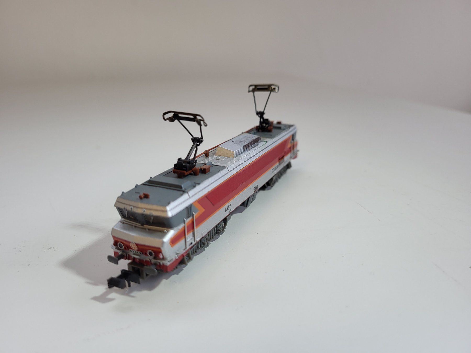 Trix Modellini di ferrovie: Minitrix ? 2084 Elektrolok SNCF CC 6536 – Usato da Brügg BE venduto da POU-BELLE 2