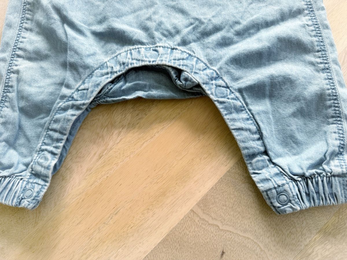 H&M Hosen: Baby Jeans Latzhose Gr. 62 – Gebraucht aus Eggenwil von Lissi82 3