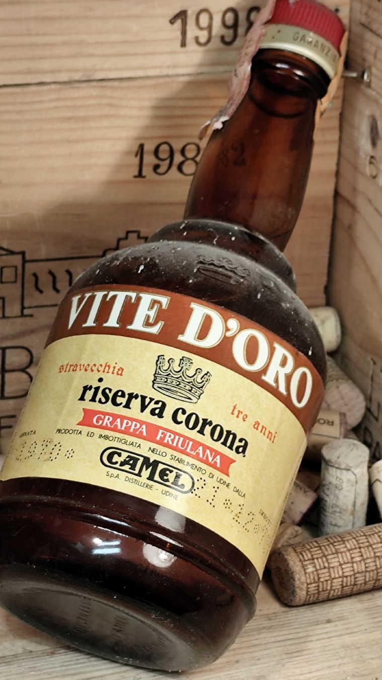 Bevande alcoliche: Grappa Straveccia Riserva Corona Dist.  CAMEL Vite d'Oro – Nuovo e nell'imballaggio originale da Büsserach venduto da Vintage-vins 3