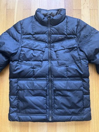 Nike Daunenjacke Gr. M – Schwarz – mit abnehmbarer Kapuze 