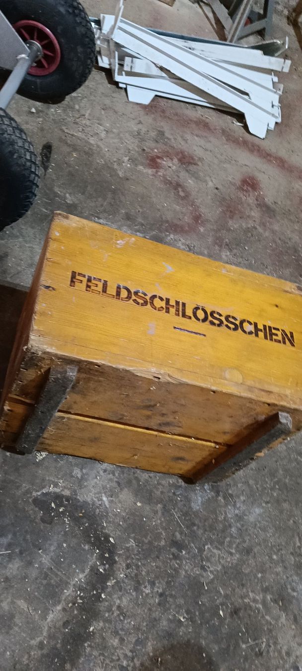 Casse di vino e birra: Feldschlösschen Bierkiste antik – Usato da Grüningen venduto da BD02