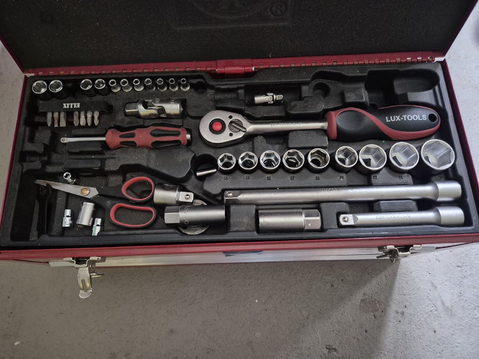 Einhell Tous les outils: Kappsäge Einhell mit Werkzeugwagen und Werkzeugsatz – D'occasion à Wimmis par Tigi37 1