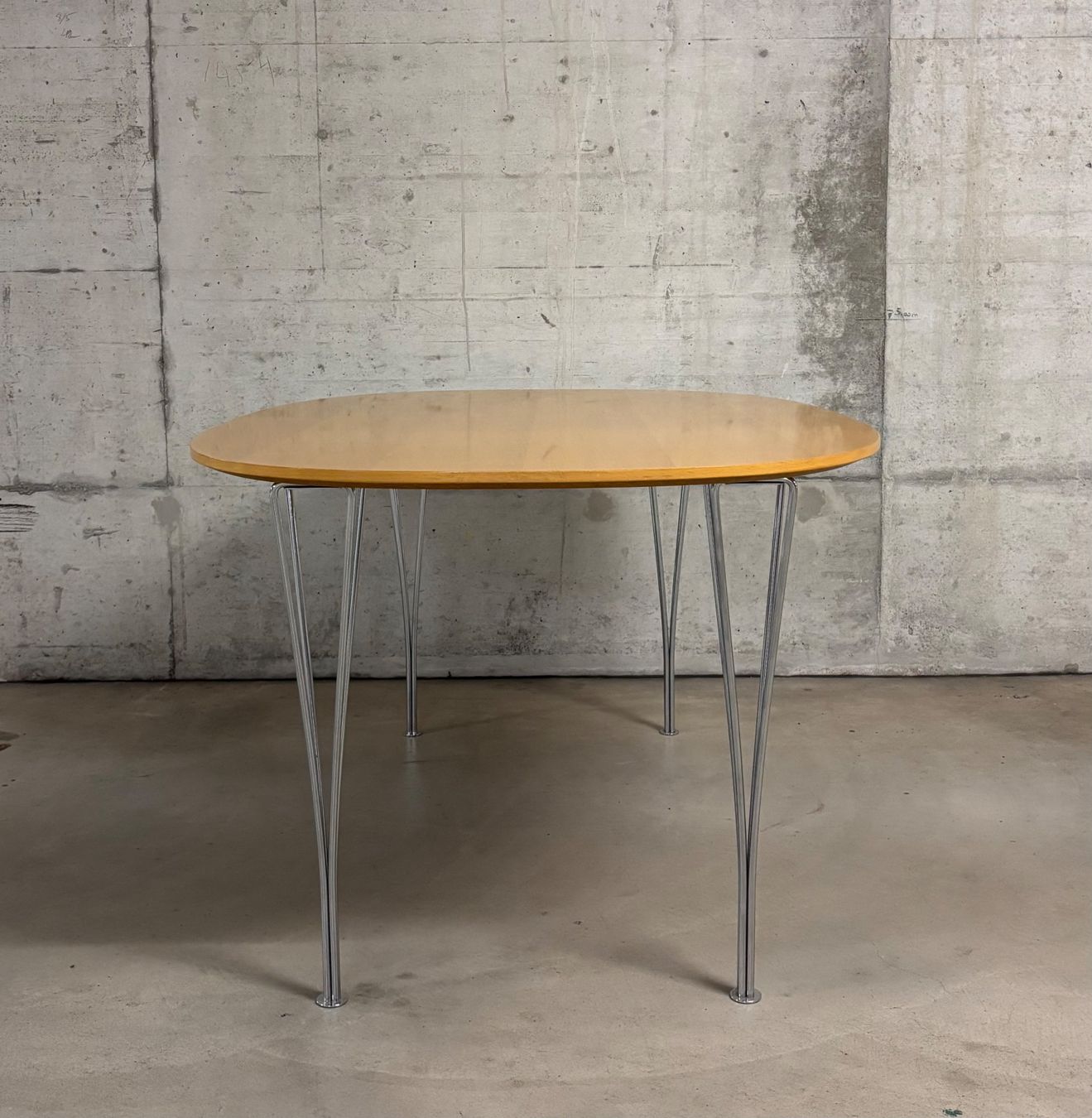 Fritz Hansen Tavoli: tisch superellipse . p hein I b mathsson . fritz hansen – Usato da Basel venduto da Rmo4000
