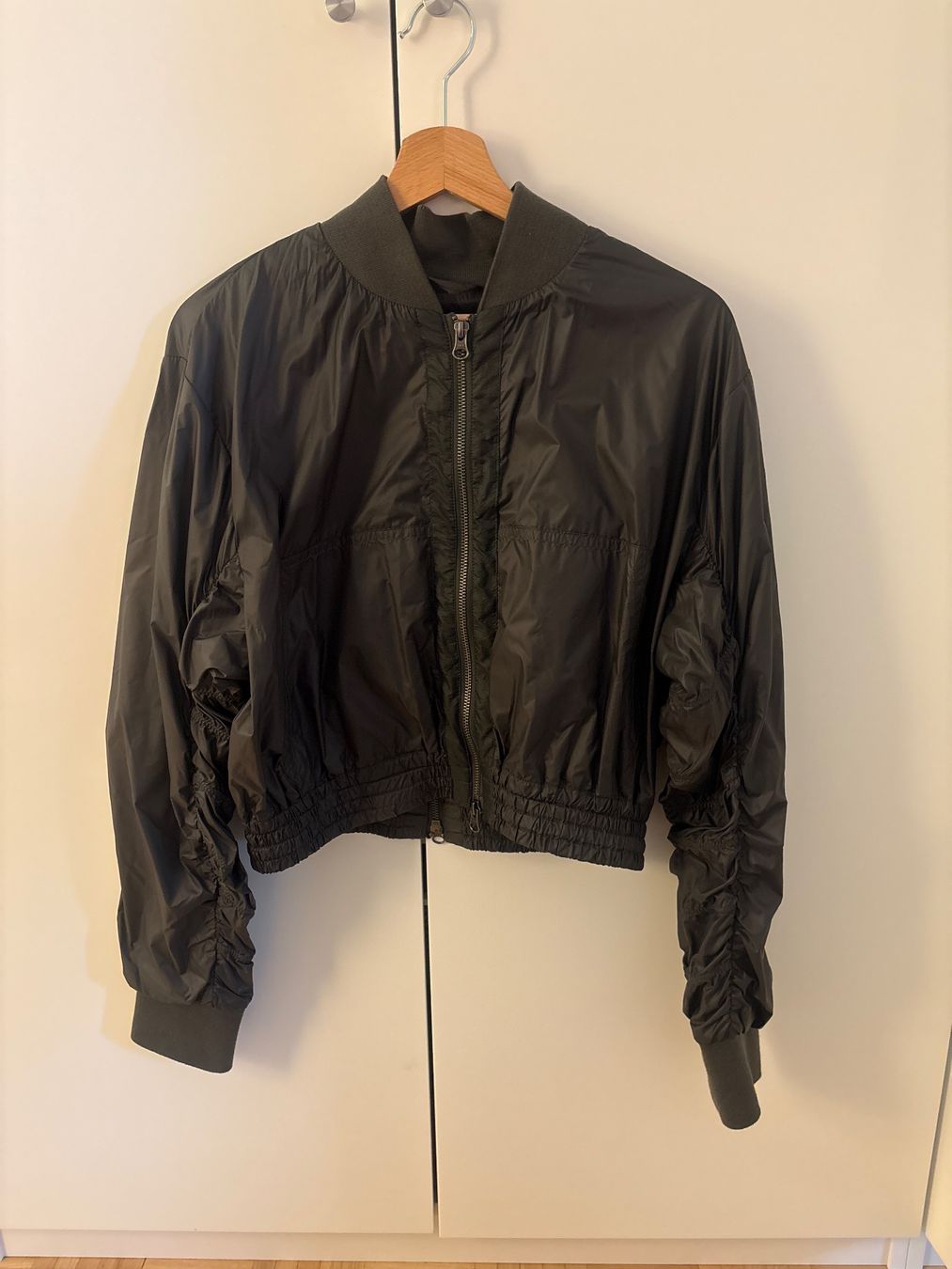 Giacche: 079 bomberjacke oliv grün – Usato da Zürich venduto da ritzo1 2
