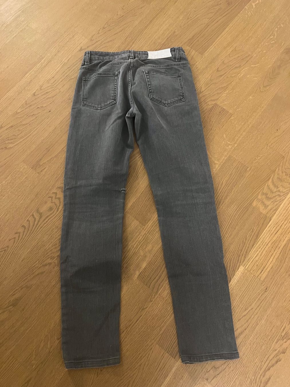 Acne Studios Jeans: Acne Jeans Gr. 26/32 Grau Klassiker – Gebraucht aus Ebmatingen von dartim 2