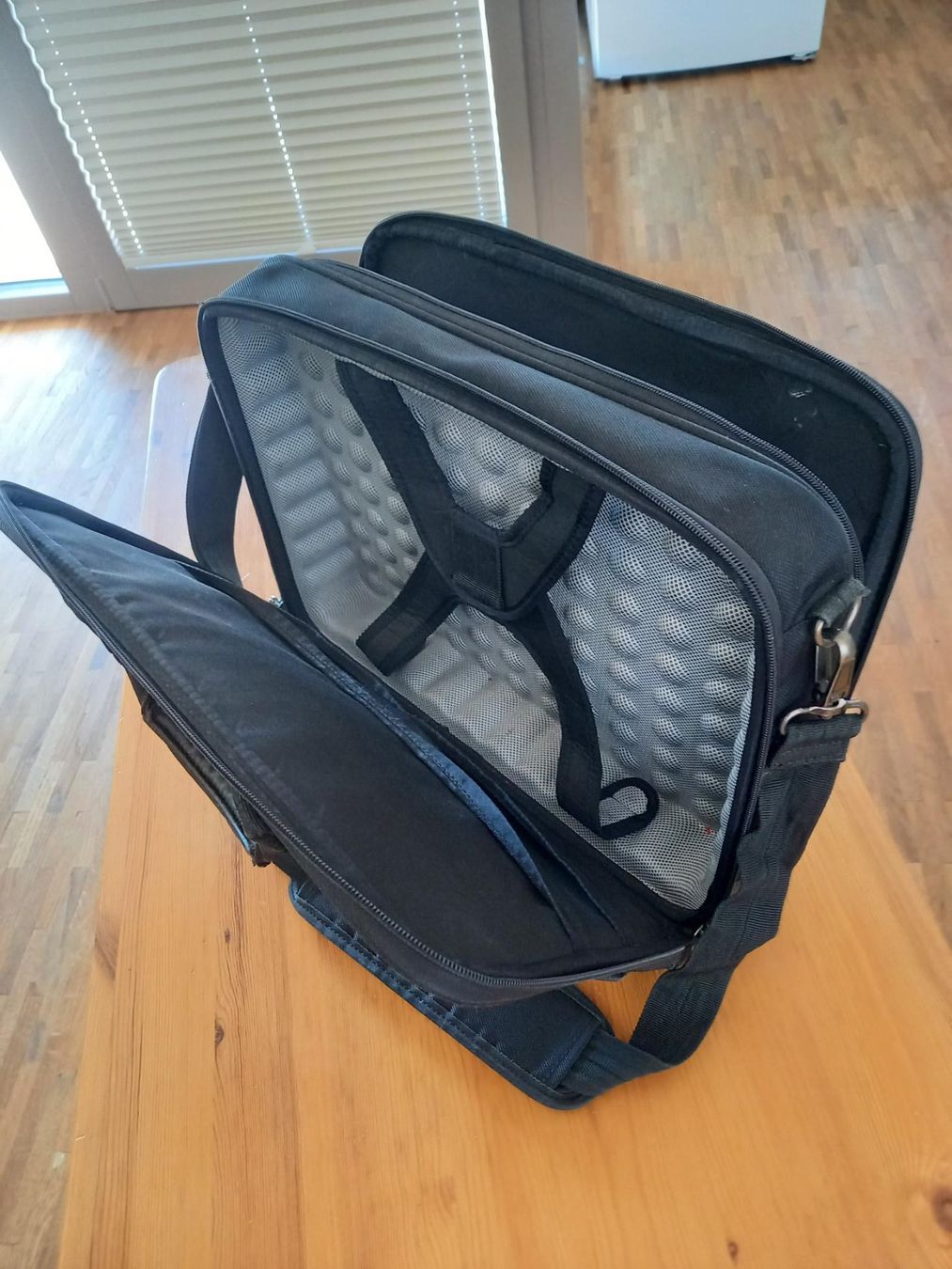 Samsonite Borse: Tasche Laptop, Umhänge, Handgriffe – Usato da Wengi b. Frutigen venduto da albion7 2