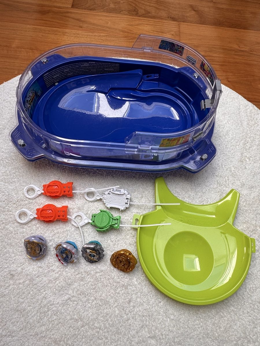 Hasbro Giocattoli: Beyblade set + Arena – Usato da hägglingen venduto da tamayra