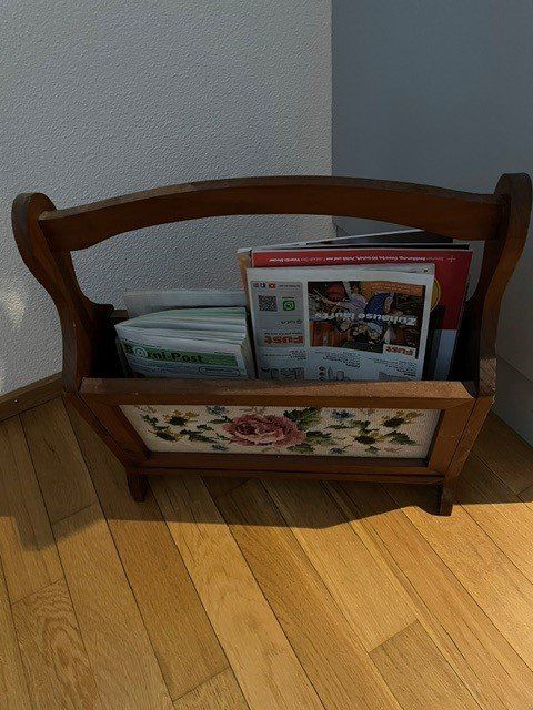 Autres articles pour la maison: Zeitungsständer mit Stickbilder – D'occasion à Obernau par baersein88