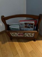 Zeitungsständer mit Stickbilder