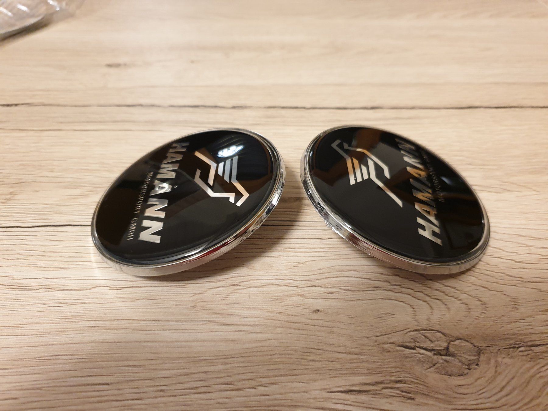 BMW Tutti pezzi di ricambio auto: 2er Set Emblem BMW HAMANN – Nuovo e nell'imballaggio originale da Bellikon venduto da Kekko11 3