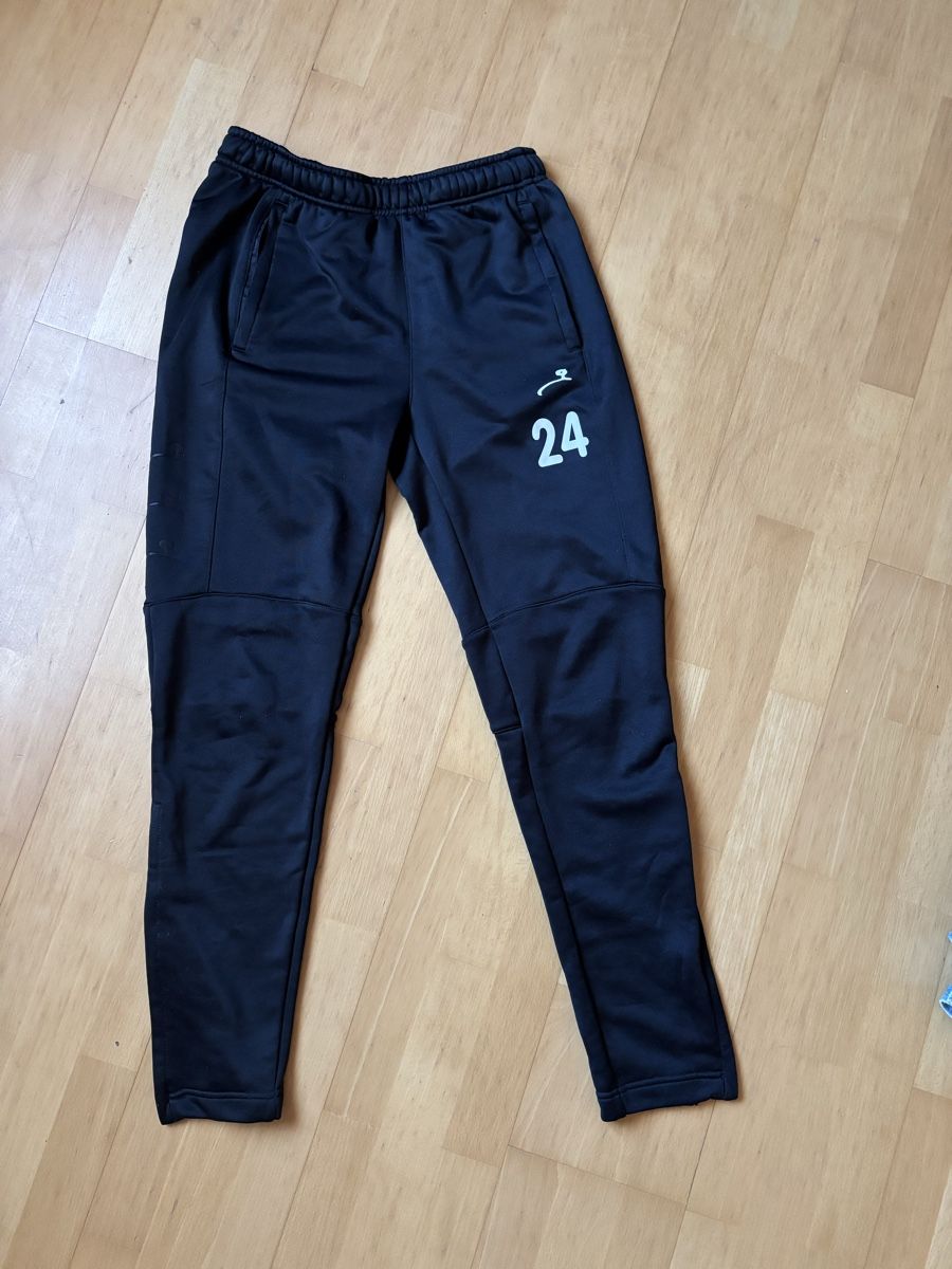 Hosen: Trainingshose schwarz mit Nummer 24 Grösse M – Gebraucht aus Donzhausen von nae_gjx7