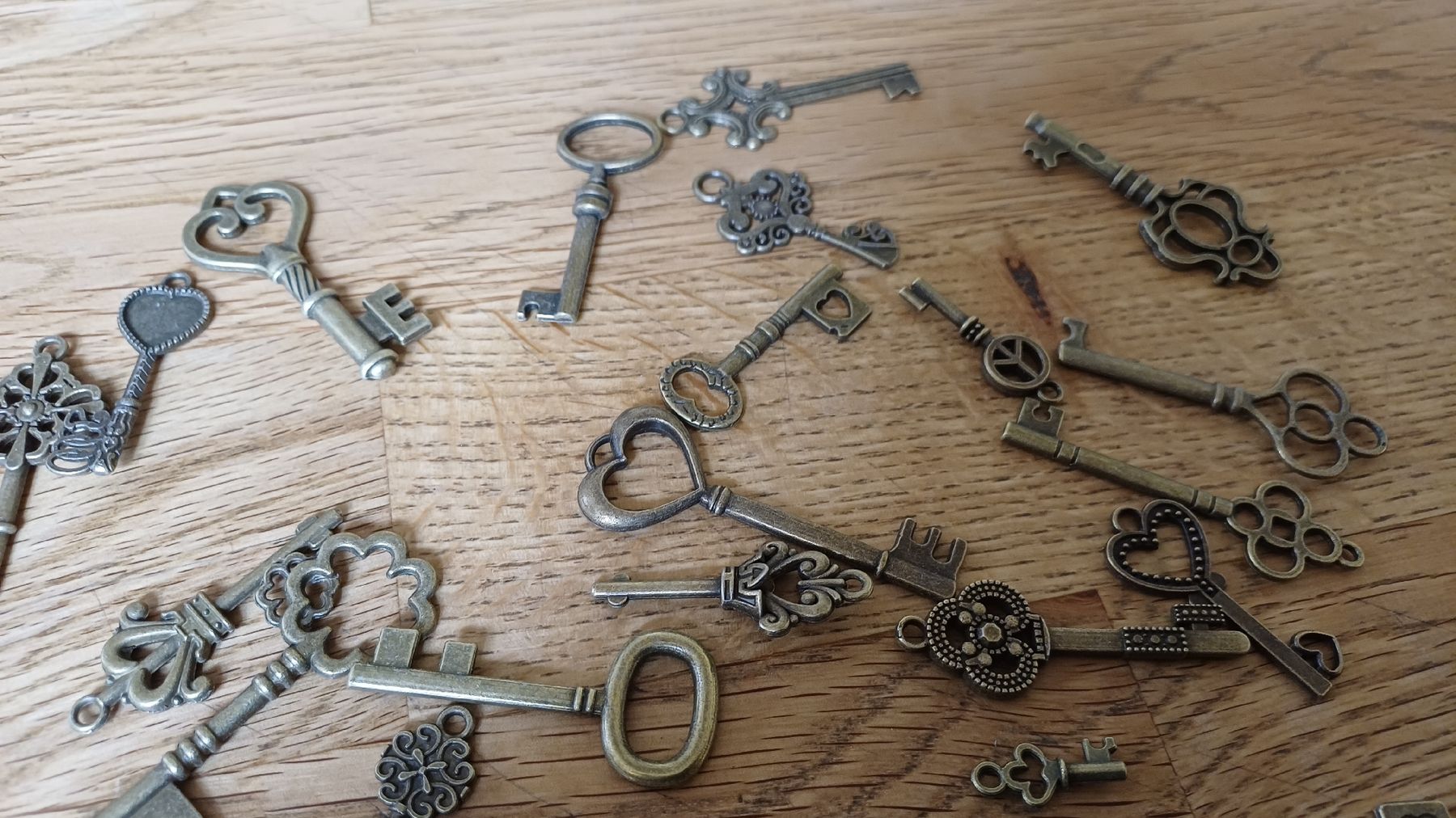 Chiavi: Lot 40 Deckor Schlüsseli – Usato da Flawil venduto da Pinkmalibu 4