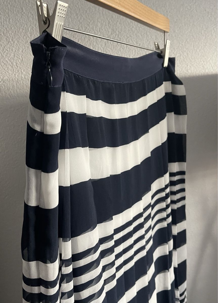 Tommy Hilfiger Gonne: Tommy Hilfiger Plissee-Rock Gr. 10 marineblau/weiss – Usato da Islikon venduto da Julies_wardrobe 1