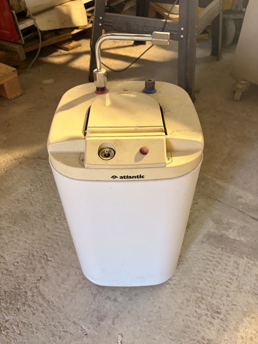 Installations sanitaires: Boiler 230 v durchlauferhitzer – D'occasion à Naters par Headliner88 2
