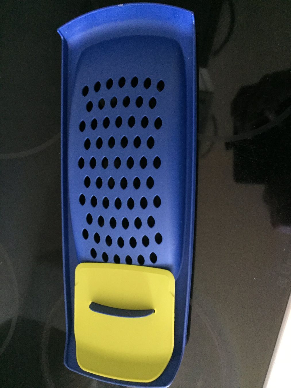 Tupperware Appareils de cuisine: Spätzler Tupperware mit Spachtel – D'occasion à Winterthur par delfin1314 1