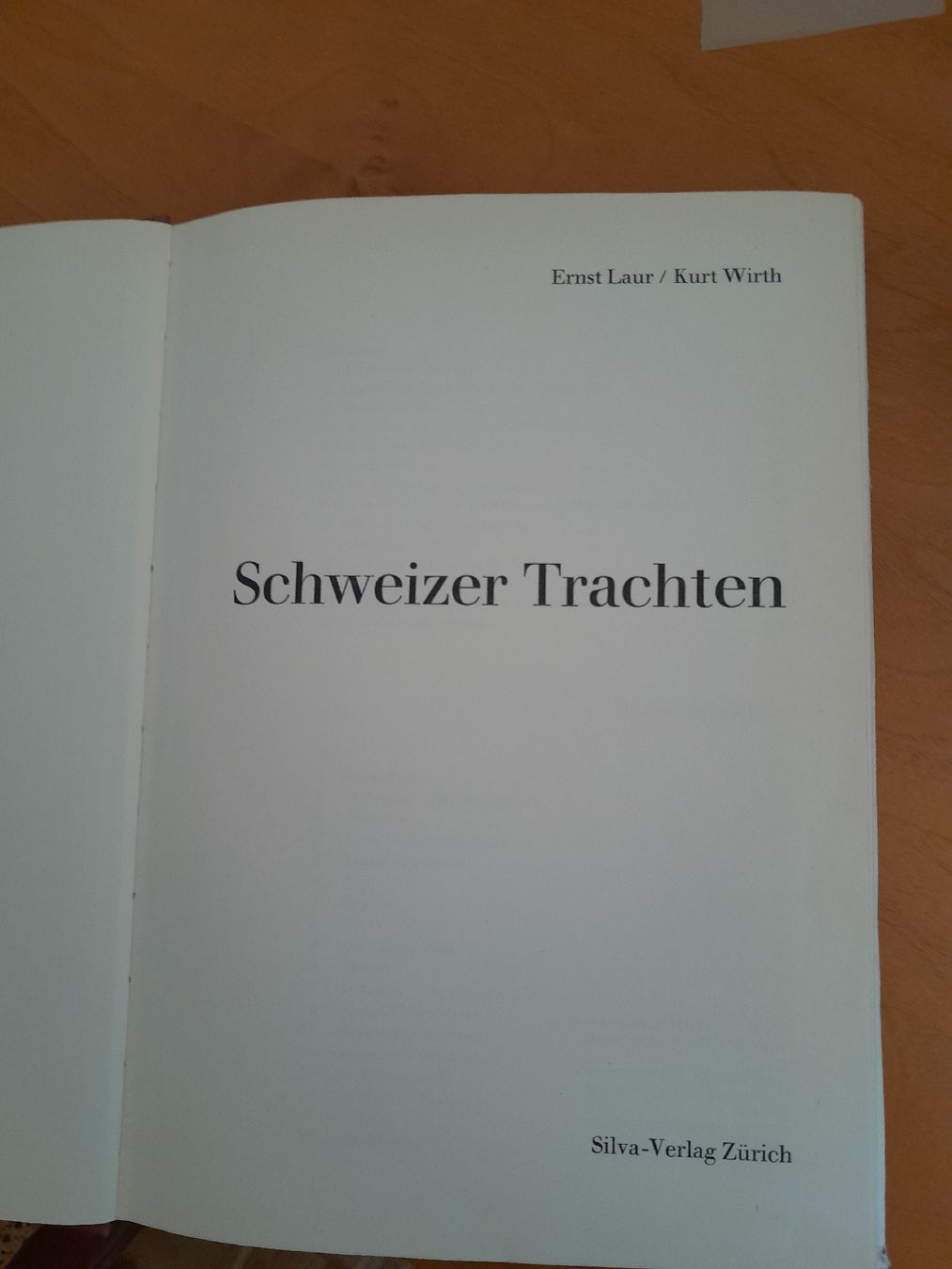 Libri: Buch Schweizer Trachtenbuch – Usato da Oberglatt ZH venduto da juni02 1