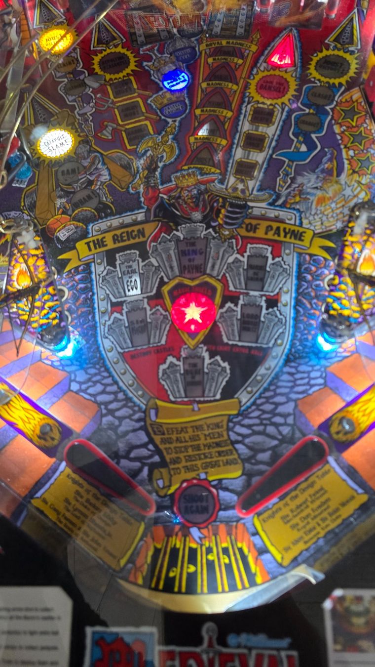 Stern Pinball Flipper: Flipper Bally Williams Medieval Madness mit Garantie !! – Usato da Fribourg venduto da japanaddict 3