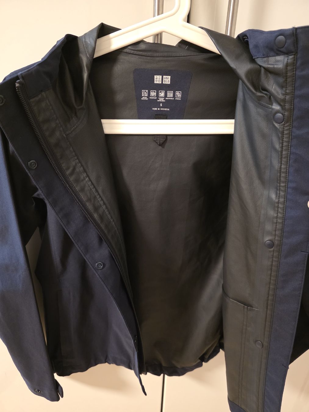 Uniqlo Jacken: Dark blue uniqlo rain jacket – Gebraucht aus Zürich von lit_n7pb 3