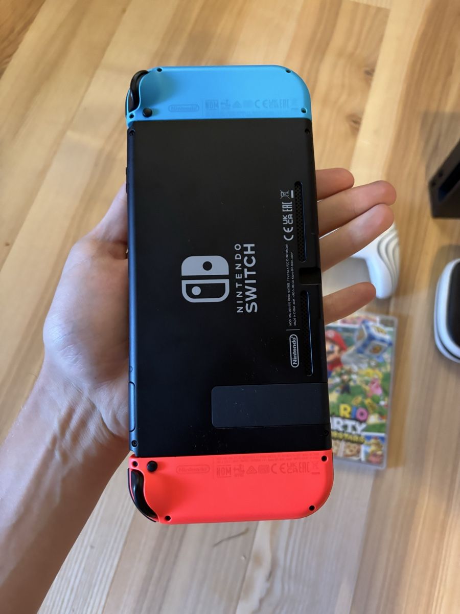 Nintendo Konsolen: Nintendo switch mit Zubehör + Mario party – Gebraucht aus Langnau b. Reiden von Gian_Tinner 2