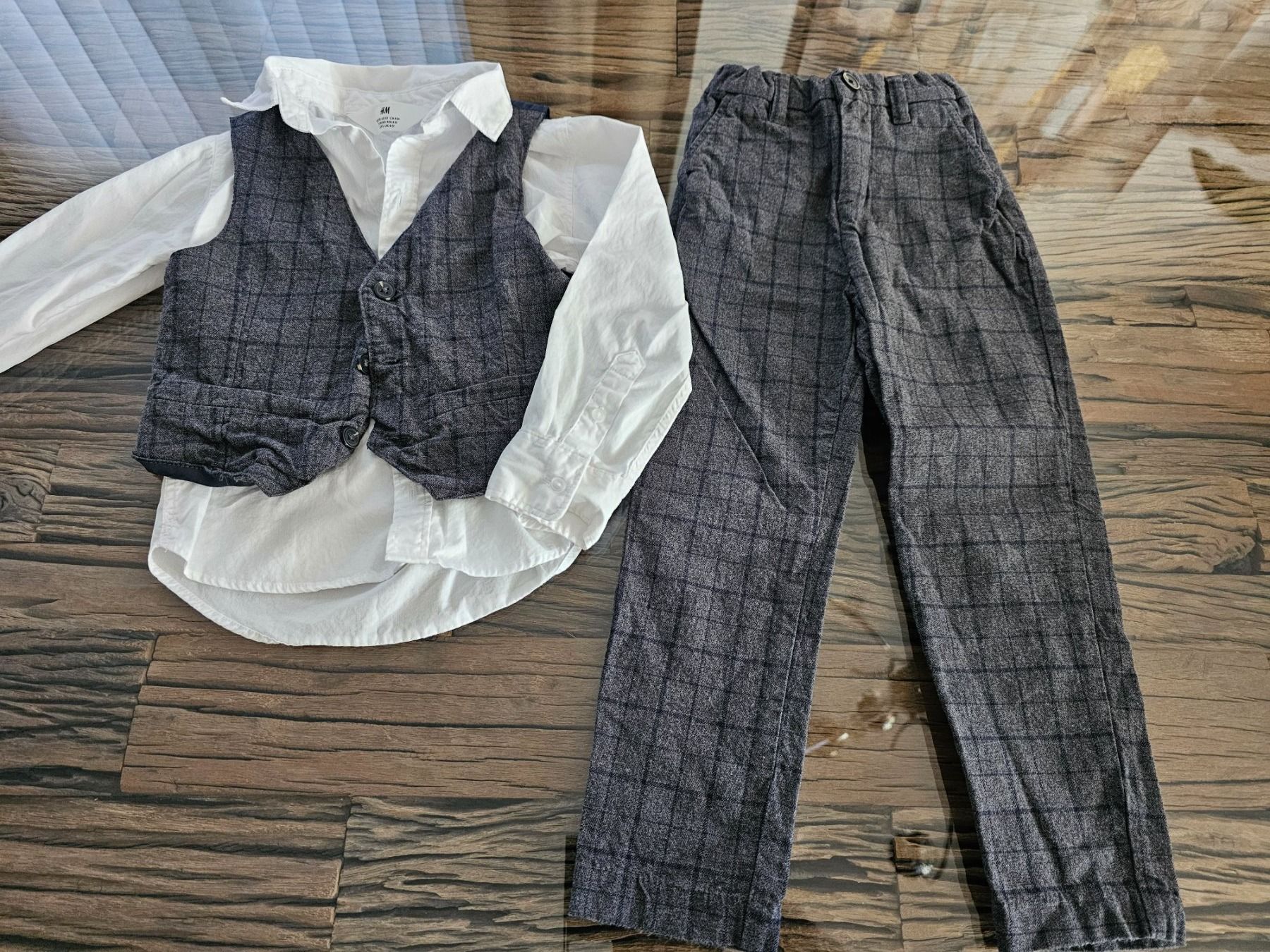 H&M Kleiderpakete & -sets: 6-Teilliges Kleider Set Junge Gr 104-110 – Gebraucht aus Birr von V-K