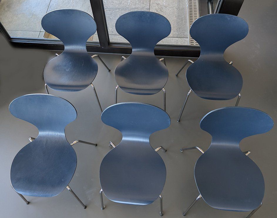 Interio Sedie: Set à 6 Stühlen dunkelblaue Sitzschale mit Chromgestell – Usato da Zürich venduto da TMoran